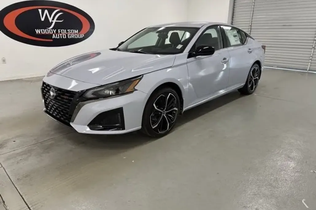 2024 Nissan Altima 2.5 SR photo 1