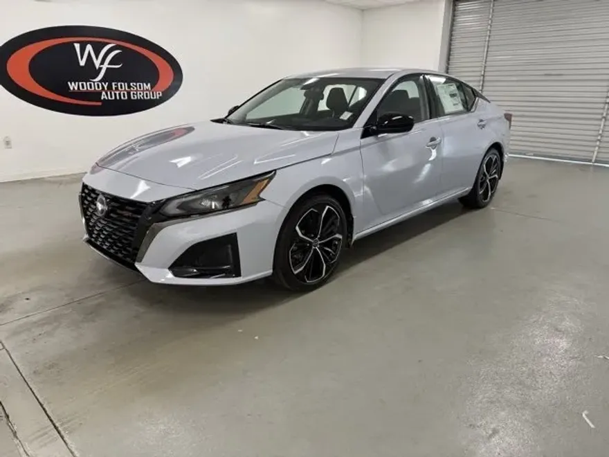 2024 Nissan Altima 2.5 SR photo 1