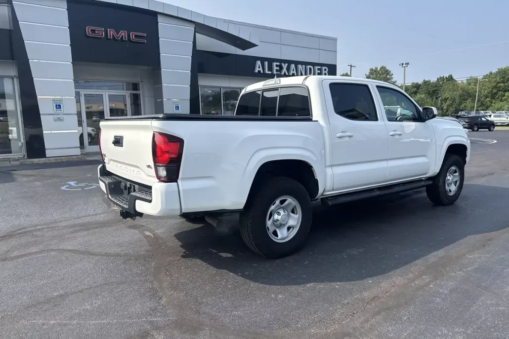 2022 Toyota Tacoma SR V6 photo 1