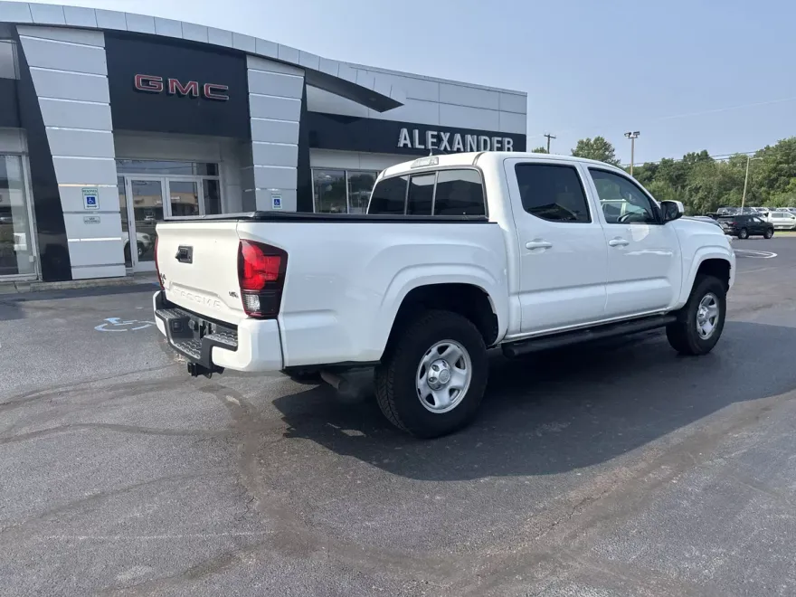 2022 Toyota Tacoma SR V6 photo 1