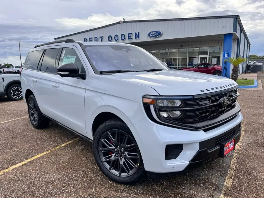 2025 Ford Expedition Platinum photo 1