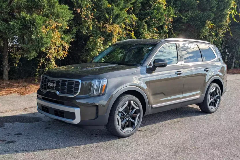 2025 Kia Telluride S photo 1