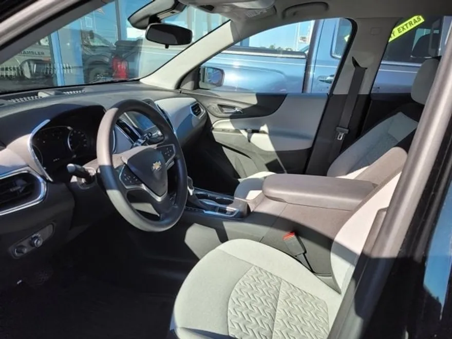 2023 Chevrolet Equinox LS photo 1
