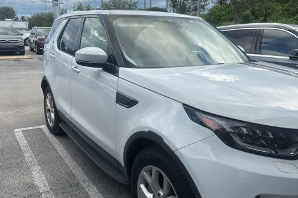 2019 Land Rover Discovery SE photo 1