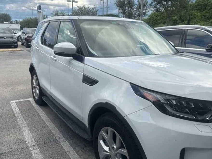 2019 Land Rover Discovery SE photo 1