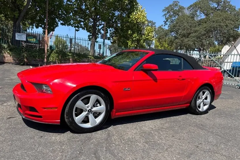 2014 Ford Mustang GT photo 1