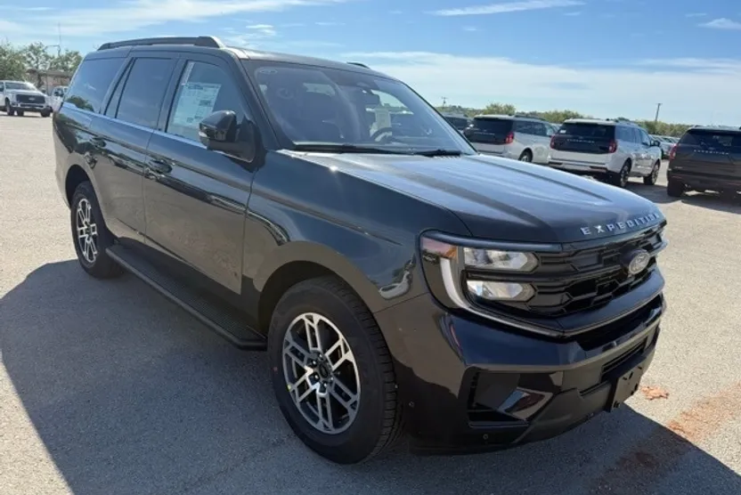 2025 Ford Expedition photo 1