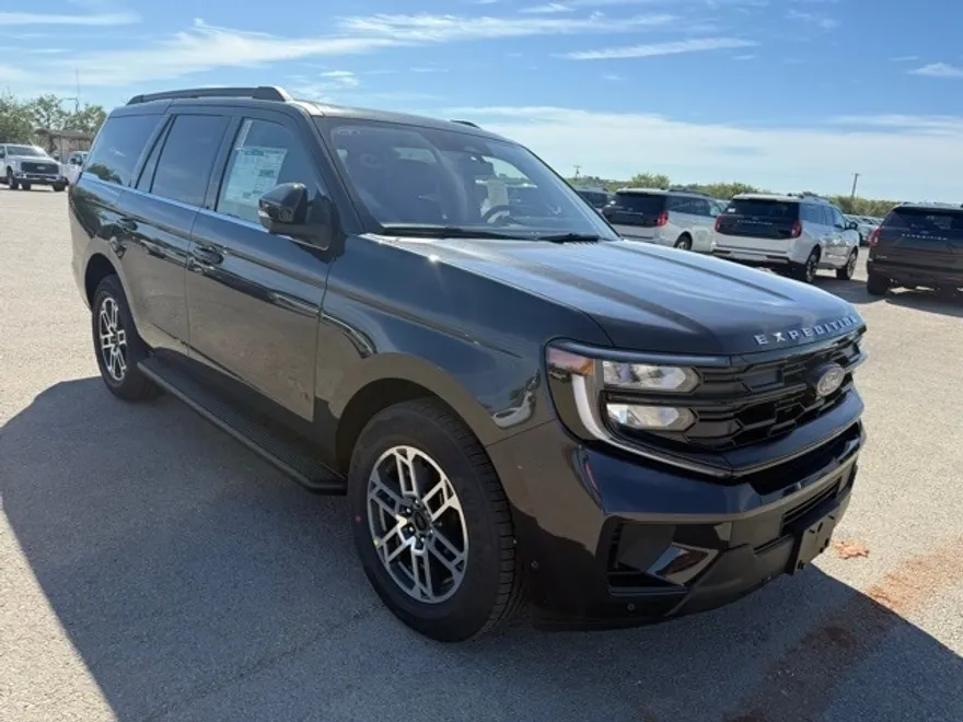 2025 Ford Expedition photo 1