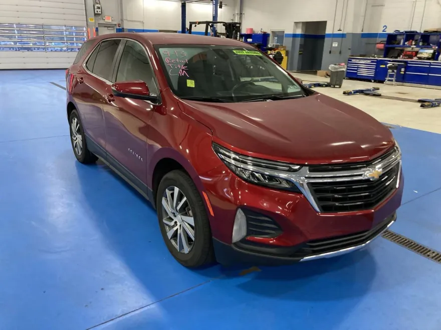 2023 Chevrolet Equinox LT photo 1