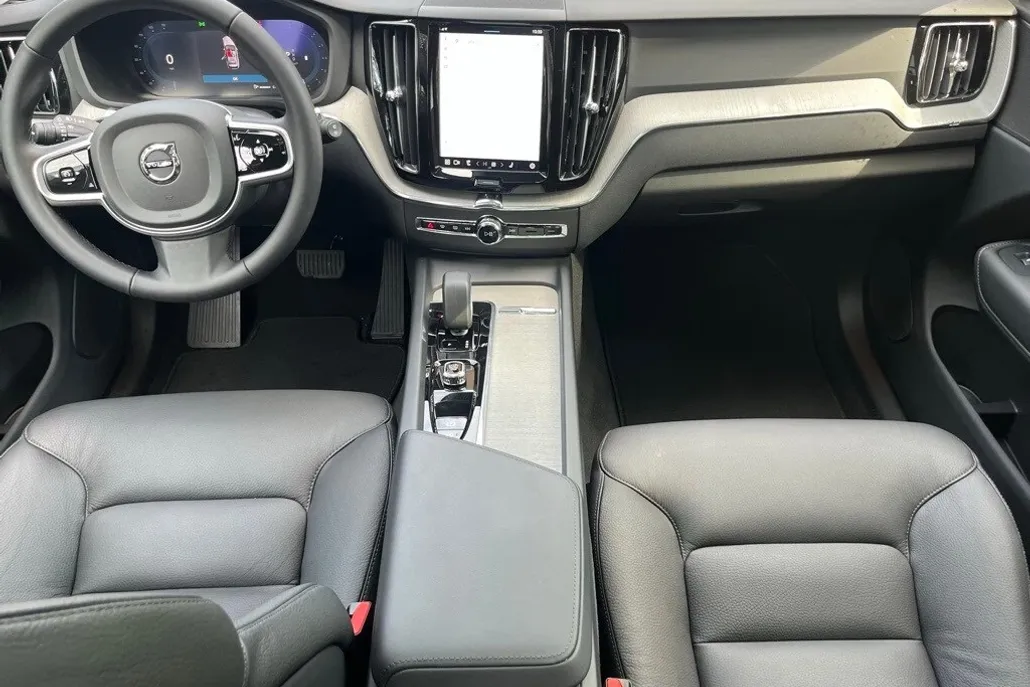 2025 Volvo XC60 B5 Plus photo 1