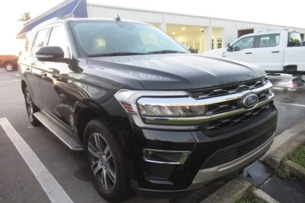 2023 Ford Expedition Limited photo 1