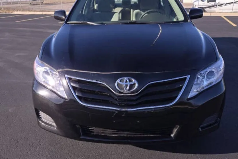 2011 Toyota Camry LE photo 1