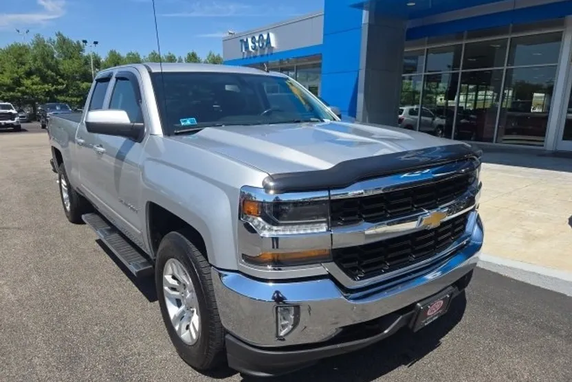 2018 Chevrolet Silverado 1500 LT photo 1