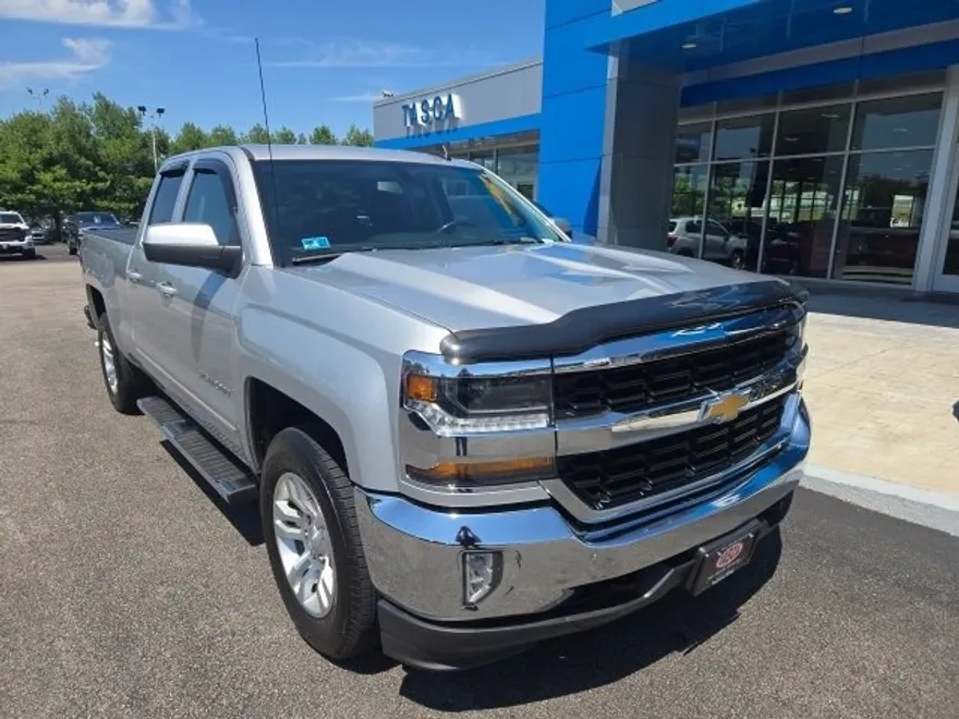 2018 Chevrolet Silverado 1500 LT photo 1