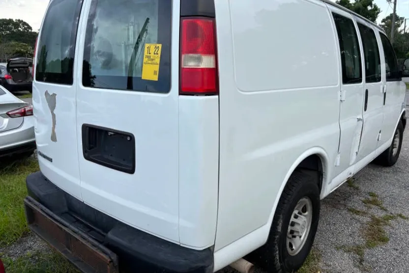 2008 Chevrolet Express 2500 Cargo Van photo 1