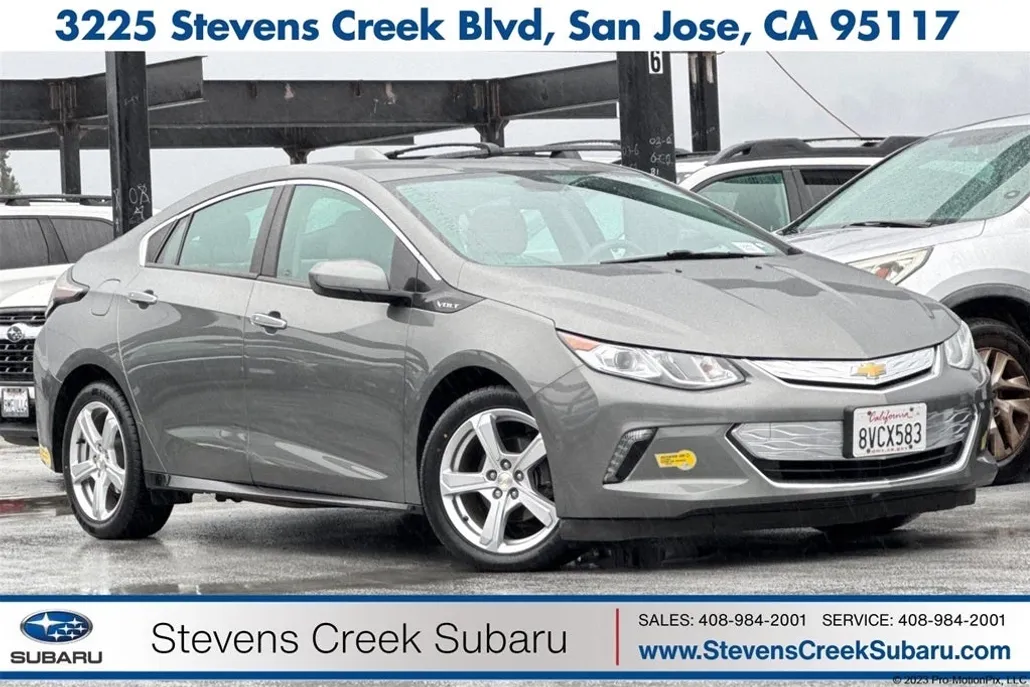 2017 Chevrolet Volt LT photo 1