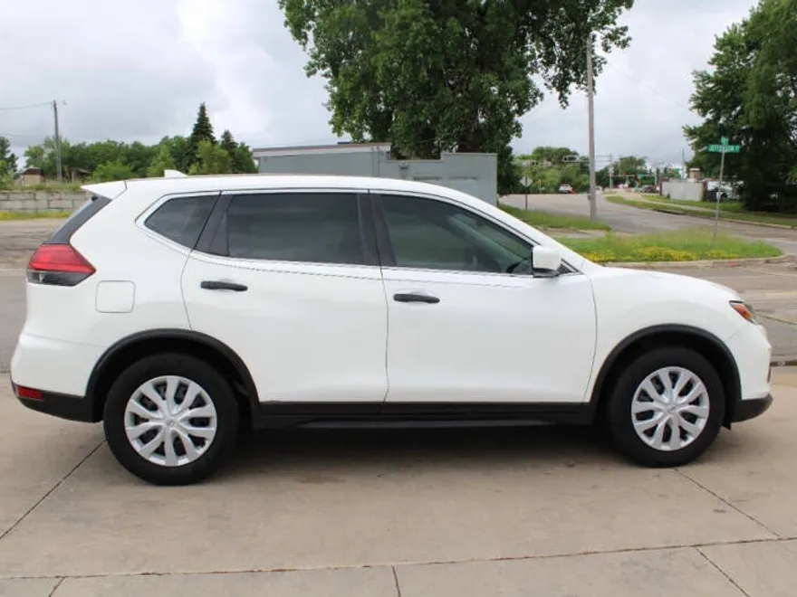2017 Nissan Rogue S photo 1