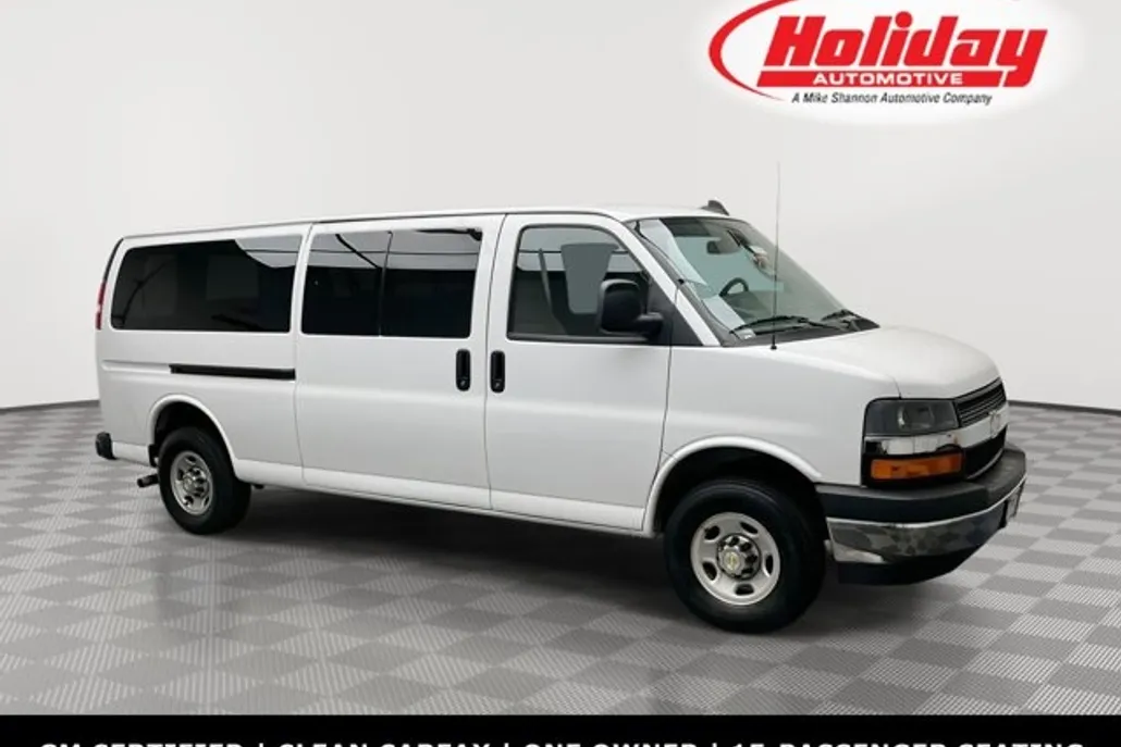 2024 Chevrolet Express Passenger LT photo 1