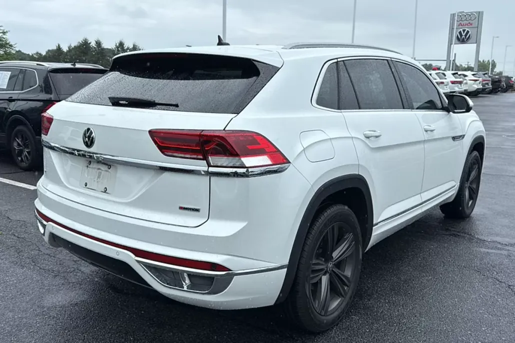 2022 Volkswagen Atlas Cross Sport SEL R-Line photo 1