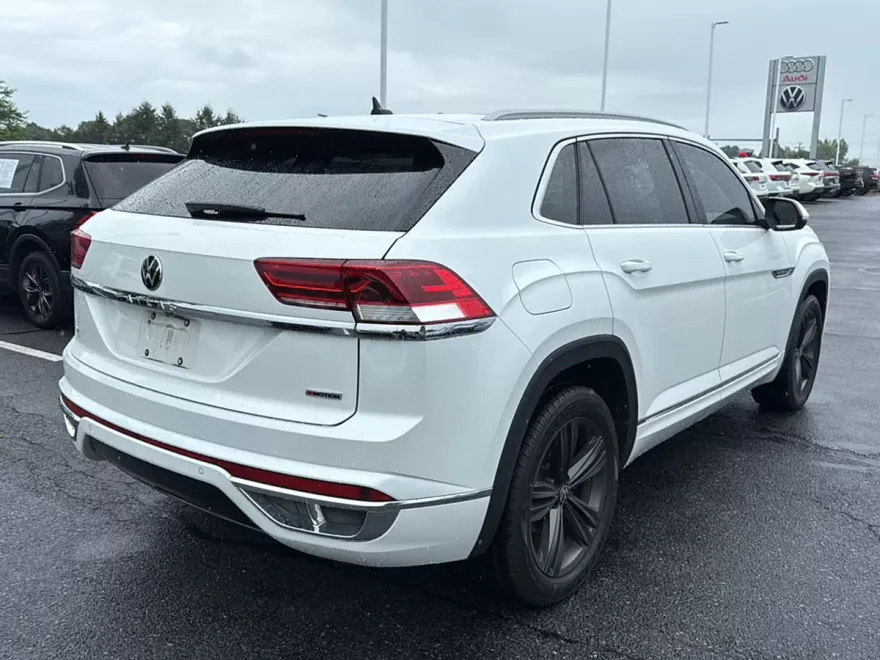 2022 Volkswagen Atlas Cross Sport SEL R-Line photo 1