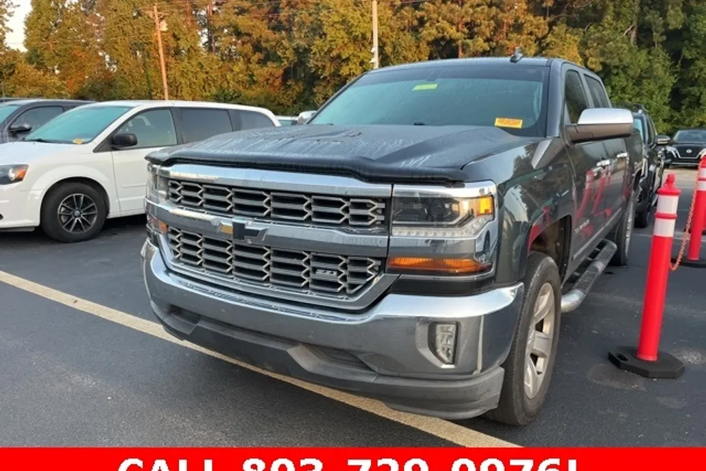 2017 Chevrolet Silverado 1500 LT photo 1
