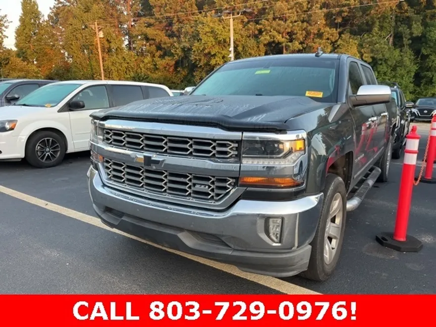 2017 Chevrolet Silverado 1500 LT photo 1