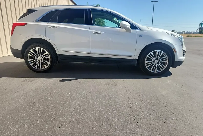 2017 Cadillac XT5 Premium Luxury photo 1
