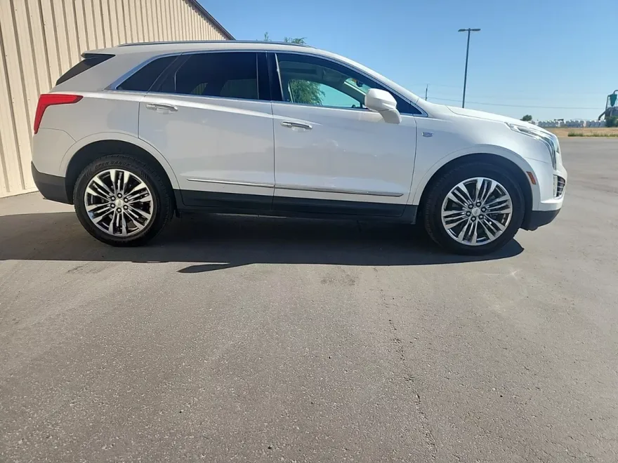 2017 Cadillac XT5 Premium Luxury photo 1