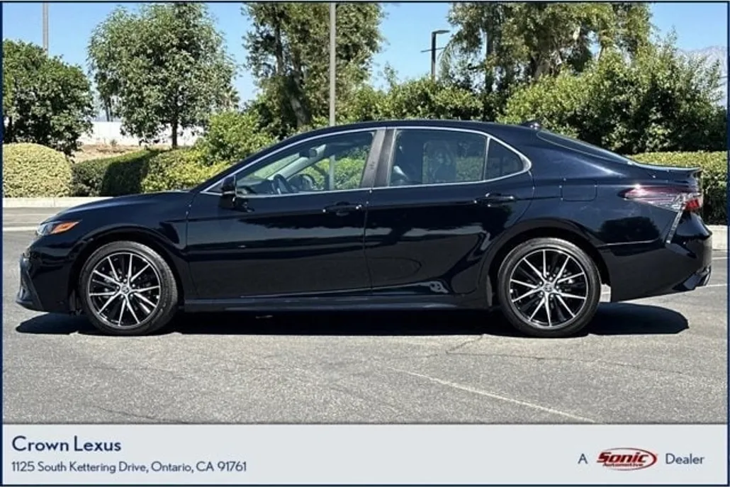 2024 Toyota Camry SE photo 1