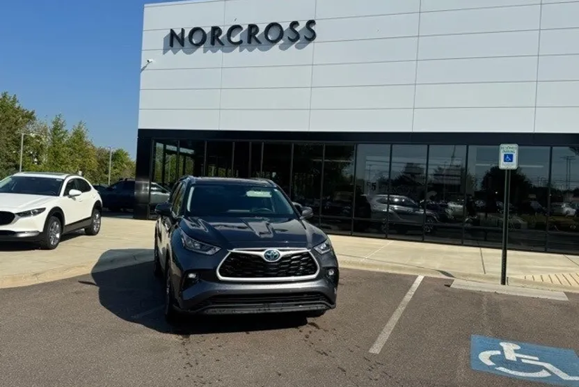 2020 Toyota Highlander Hybrid XLE photo 1