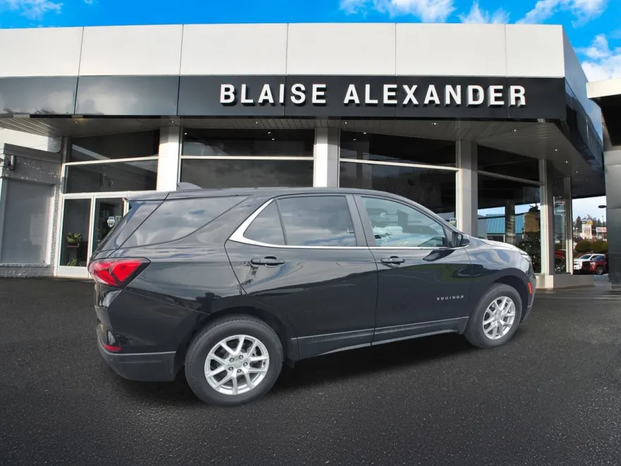 2022 Chevrolet Equinox LT photo 1