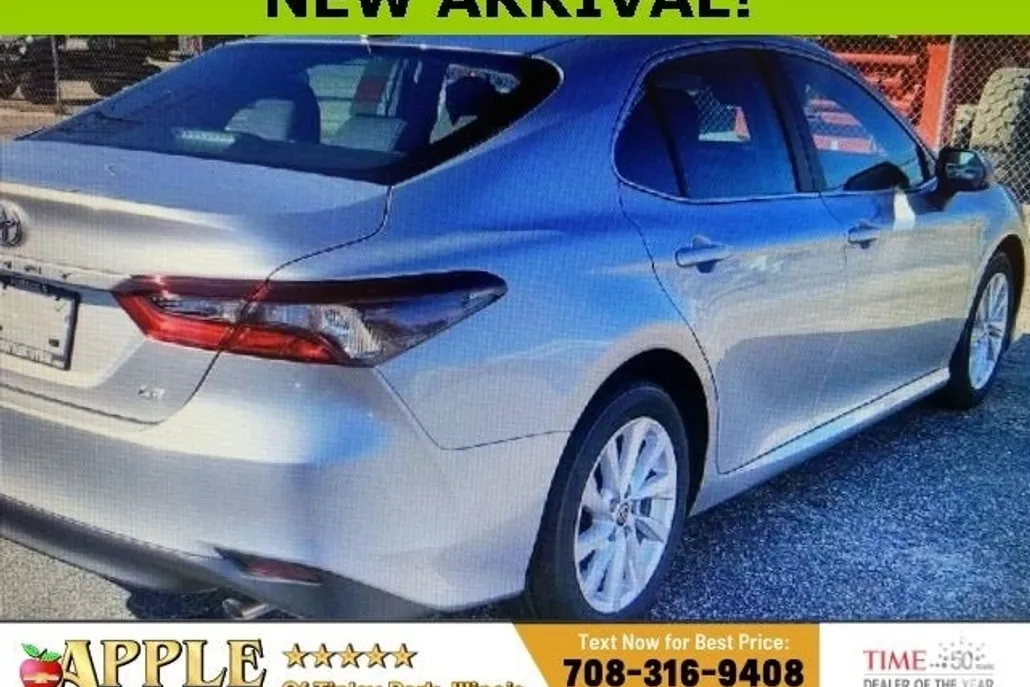 2023 Toyota Camry LE photo 1