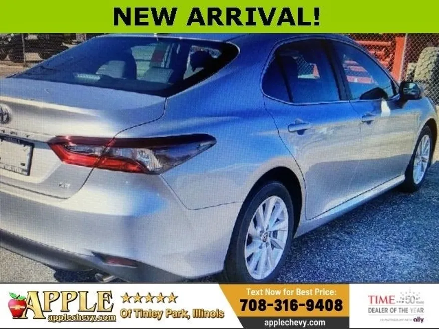 2023 Toyota Camry LE photo 1