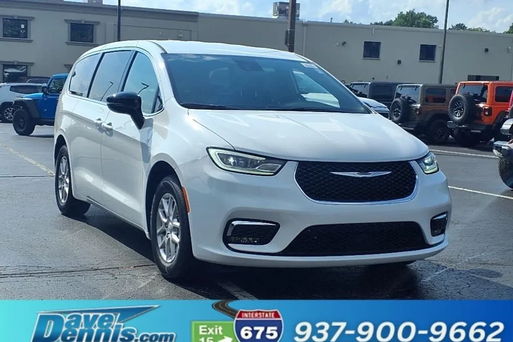 2026 Chrysler Pacifica photo 1