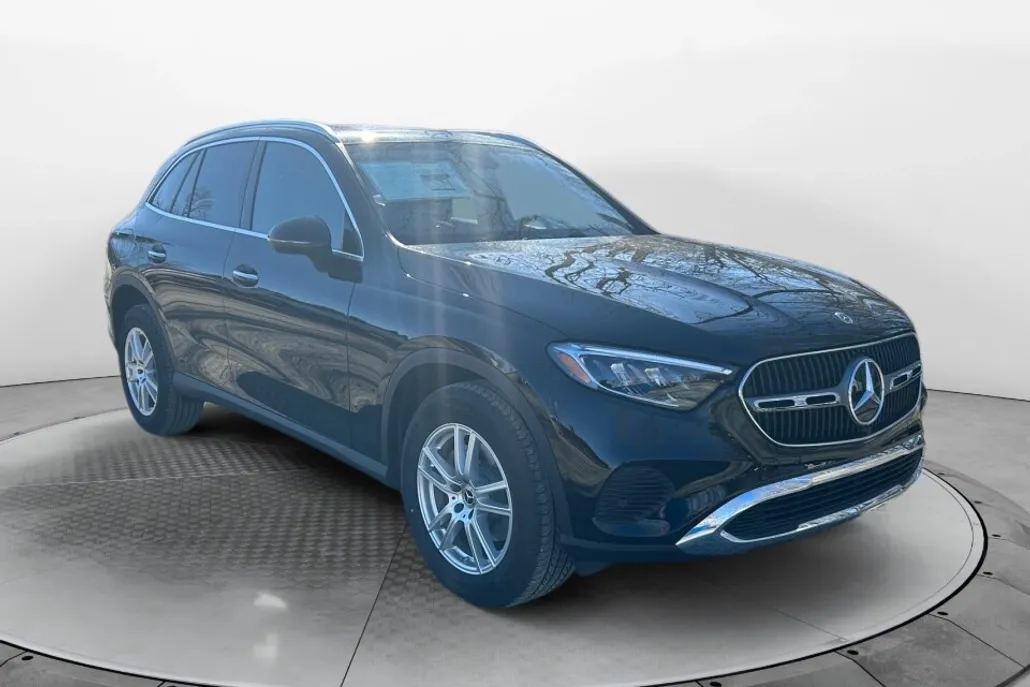 2025 Mercedes Benz GLC 300 4MATIC photo 1