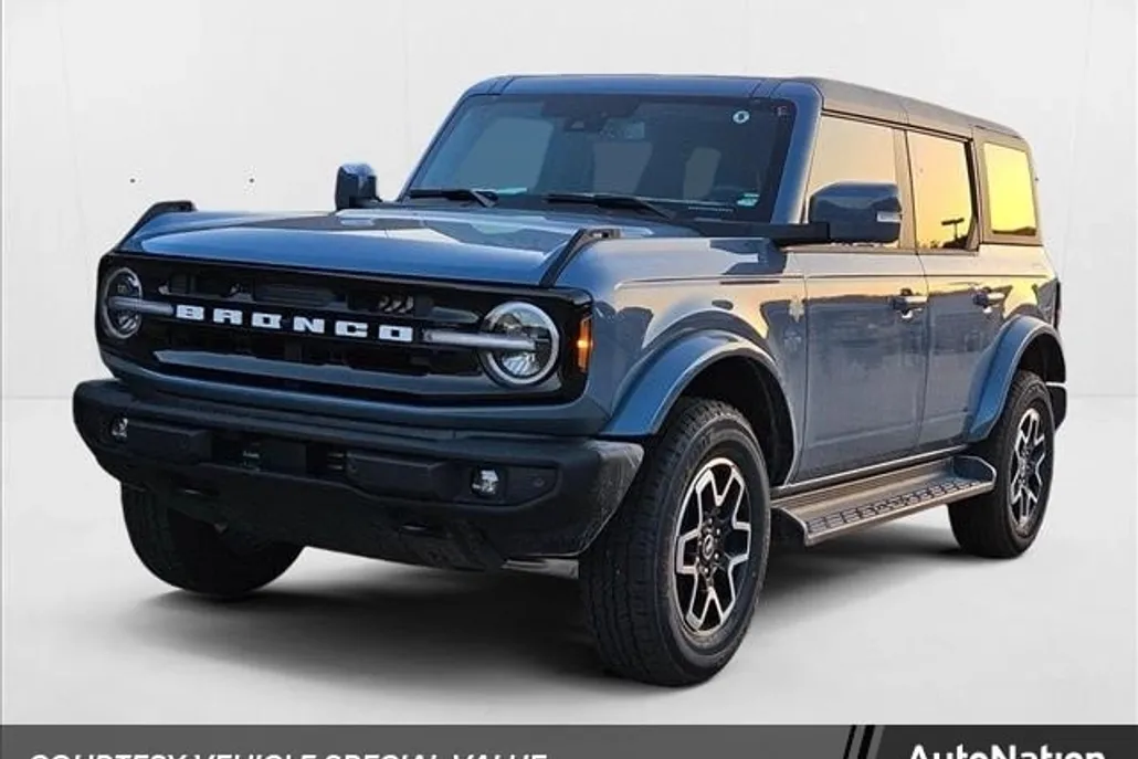 2025 Ford Bronco Outer Banks photo 1