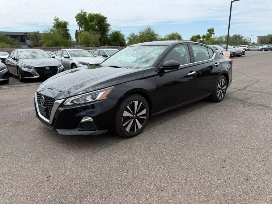 2022 Nissan Altima 2.5 SV photo 1