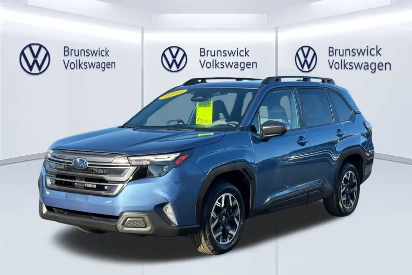 2025 Subaru Forester Premium Base photo 1