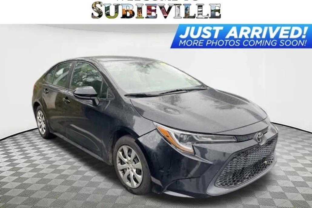 2021 Toyota Corolla LE photo 1