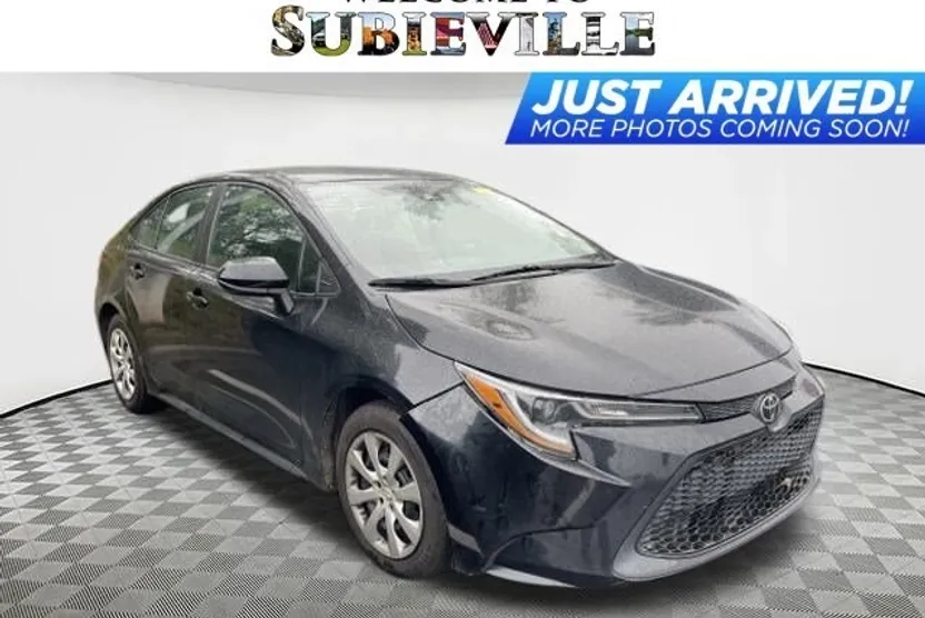 2021 Toyota Corolla LE photo 1