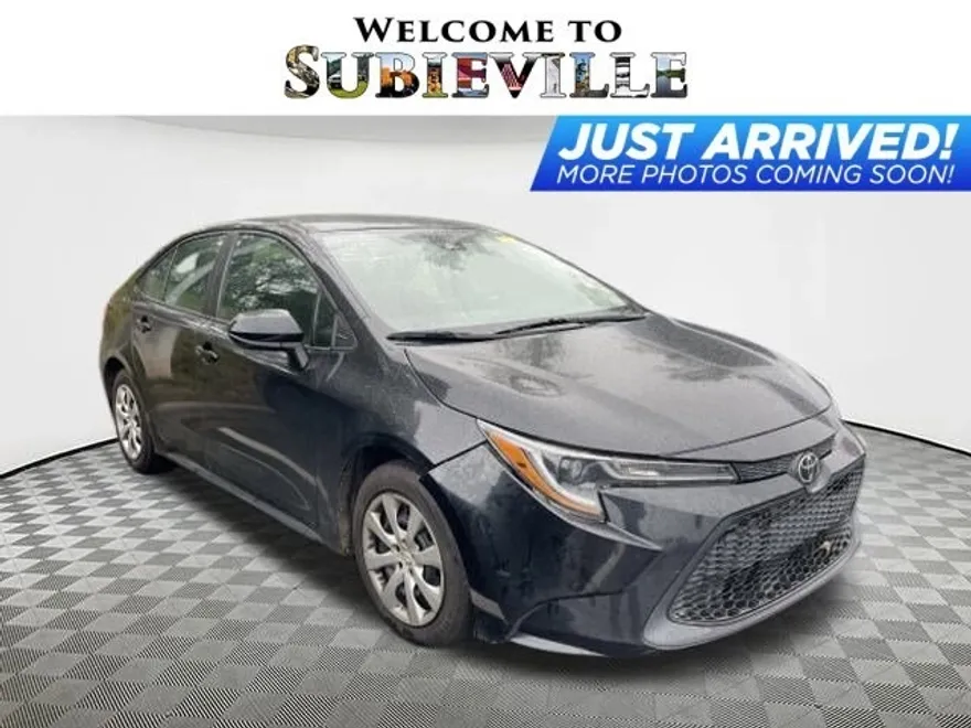 2021 Toyota Corolla LE photo 1
