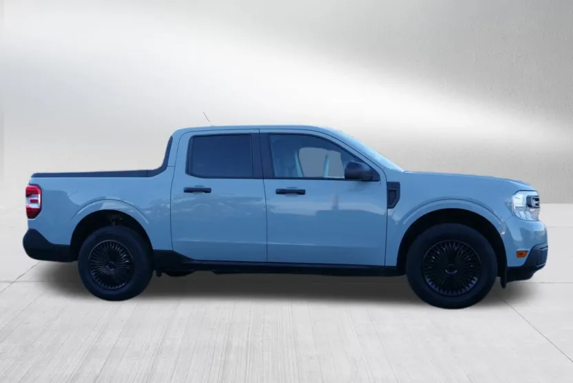 2022 Ford Maverick XL photo 1