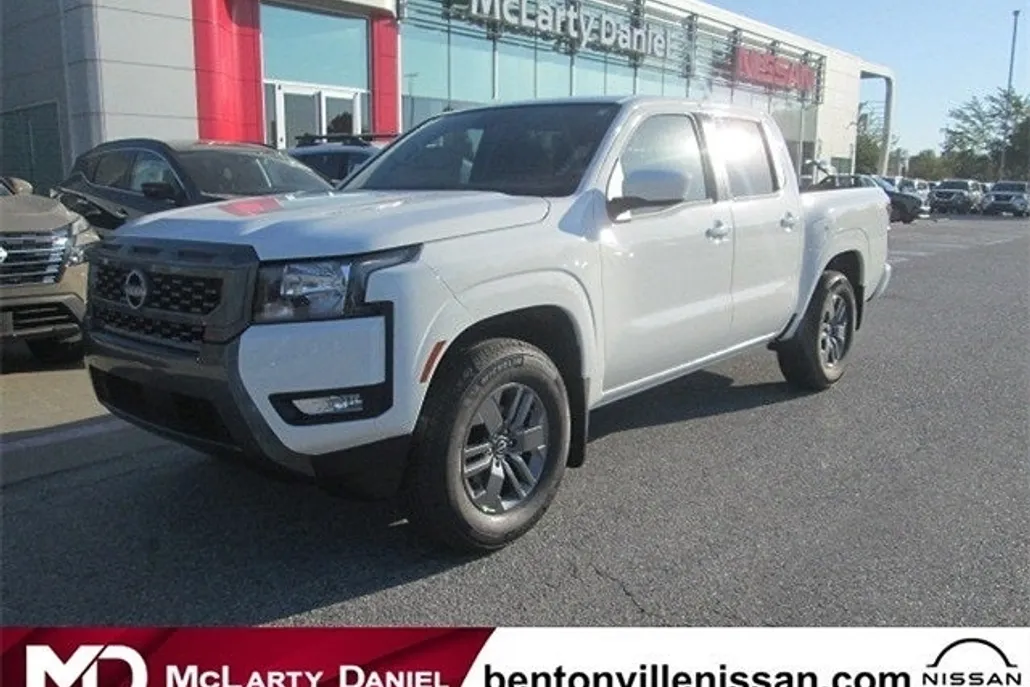 2025 Nissan Frontier Crew Cab SV photo 1
