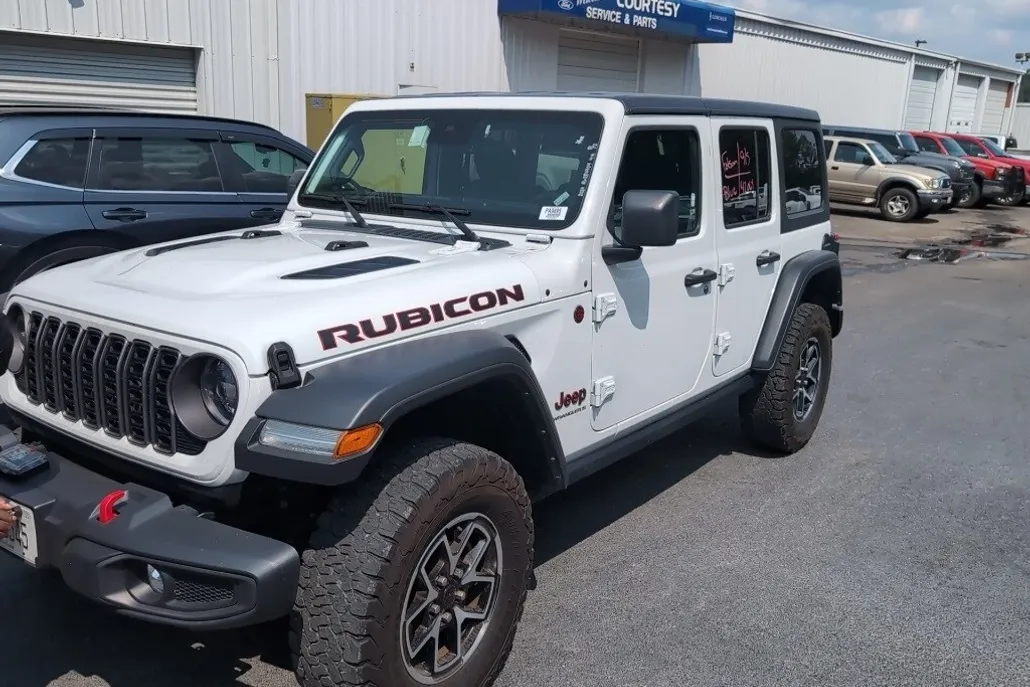 2024 Jeep Wrangler Rubicon photo 1