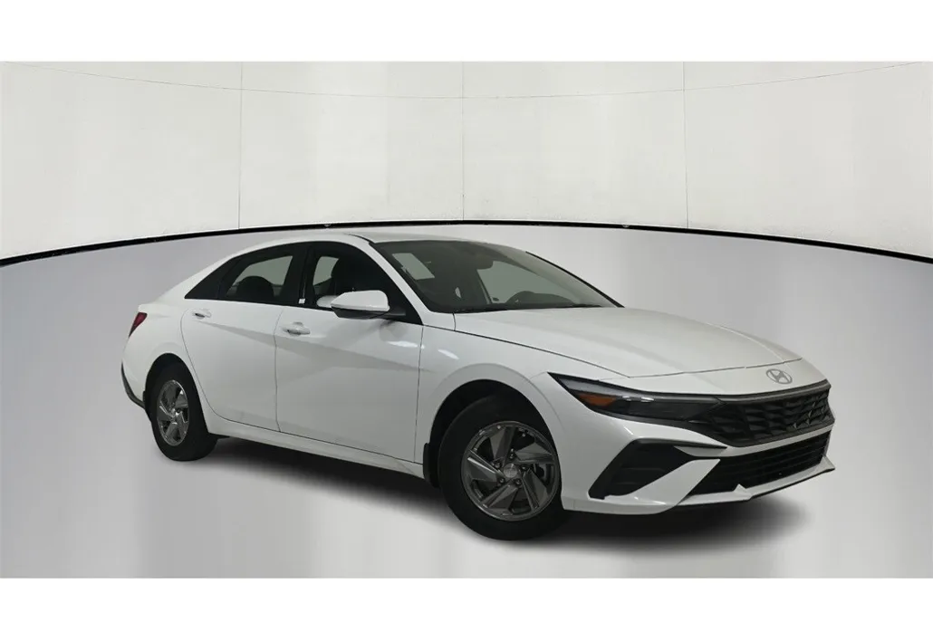 2025 Hyundai Elantra SE photo 1