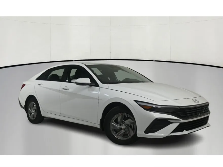2025 Hyundai Elantra SE photo 1