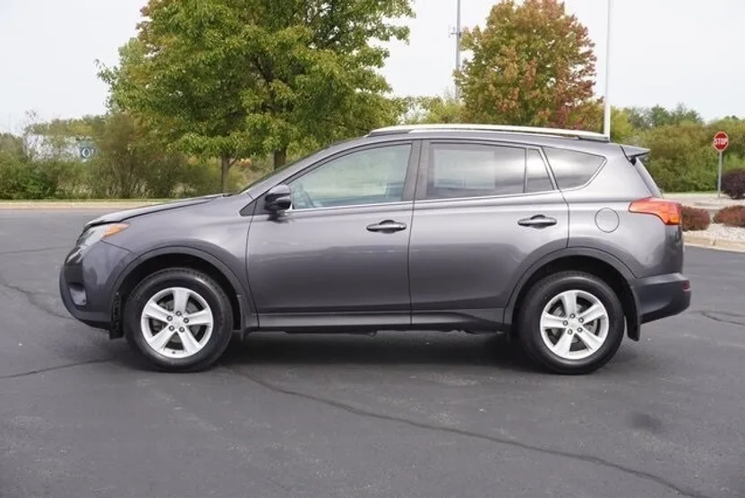 2014 Toyota RAV4 XLE photo 1