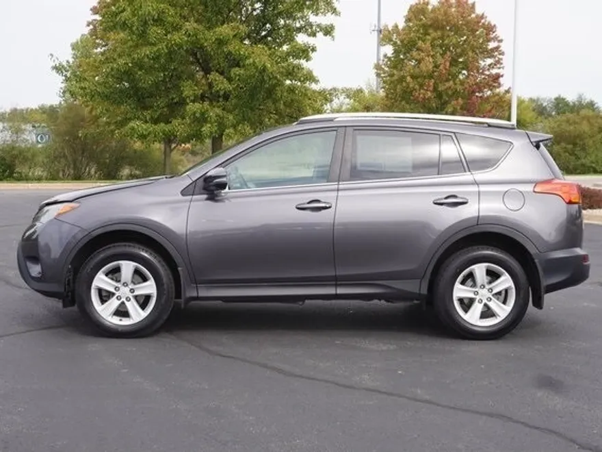 2014 Toyota RAV4 XLE photo 1