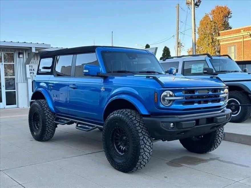 2023 Ford Bronco Outer Banks photo 1