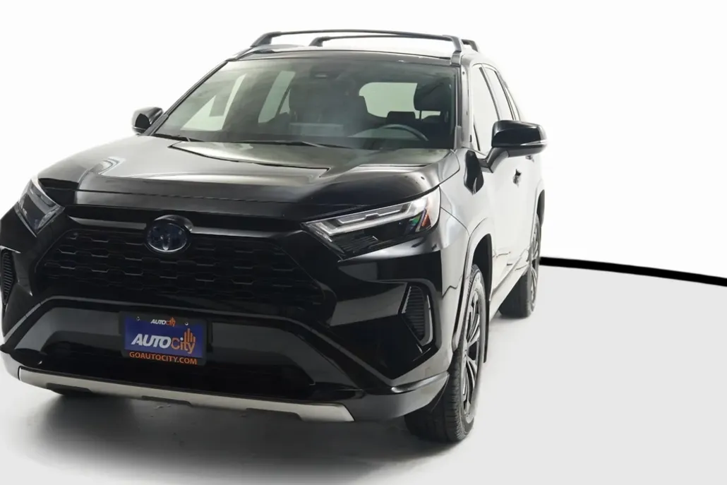 2022 Toyota RAV4 SE photo 1